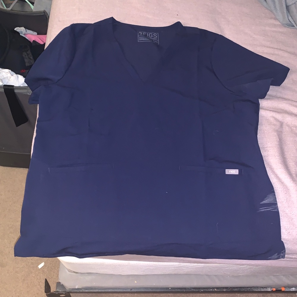 NWT figs scrub top